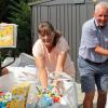 Kai-Uwe Kugelmann (von links), Claudia Prommersberger-Fischer und Peter Vohle freuen sich über den Sammelerfolg der Aktion „Deckel gegen Polio“. 