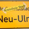 Die Stadtverwaltung hat die Folgen eines möglichen Nuxit geprüft und ist der Meinung, das ist machbar. Damit ist die Kreisfreiheit Neu-Ulms nähergerückt. Dann müssten nicht nur die Ortsschilder verändert werden.