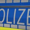 Die Polizei sucht Zeugen für eine Sachbeschädigung in Adelzhausen. 