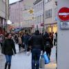 Obwohl am Samstag viele Menschen in der Innenstadt, wie hier in der Annastraße, unterwegs waren, beklagt sich der Einzelhandel über schlechte Umsätze.
