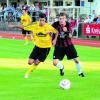 Hauptsächlich mit Abwehrarbeiten waren Christoph Kopp (rechts) und der SV Thierhaupten beim 0:3 gegen den TSV Rain beschäftigt. Foto: Manuel Wenzel