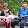 In ihrem Garten sitzen Ida (69) und Hermann (73) Seefried gerne und genießen eine Tasse Kaffee. Für das Lauterbacher Ehepaar ist ihr Garten ein wichtiger Ort im Leben. Sie entspannen dort nicht nur – sie bauen viel Gemüse selbst an. Das macht viel Arbeit. 