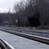 Am Samstag sollen laut Bahn die ersten Vorarbeiten für die Elektrifizierung der Bahnstrecke Geltendorf-Lindau beginnen. Unser Foto zeigt den Bereich bei Schwabhausen. Dort werden Oberleitungsmasten errichtet.