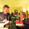 Auf den Nerv traf Christoph Scholder das Publikum bei der Lesung seines Thrillers "Oktoberfest" in der Schlossaula. 