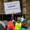 Demonstranten im Mai auf dem Münsterplatz.  	