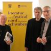 Harald Jähner (Mitte) mit den Organisatoren des literarischen Abends Manfred Hartl (rechts) und Helmut Sauter. 