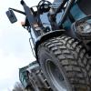Ein unbekannter Täter entwendet in Derching elektronische Geräte von einem Traktor und verursacht einen fünfstelligen Schaden. 