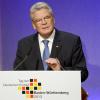 Bundespräsident Joachim Gauck spricht bei den Feierlichkeiten zum Tag der Deutschen Einheit. Die zentralen Feierlichkeiten zum Tag der Deutschen Einheit werden 2013 in der baden-württembergischen Landeshauptstadt ausgerichtet. Foto: Franziska Kraufmann/dpa +++(c) dpa - Bildfunk+++