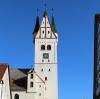 Der Turm der katholischen Stadtpfarrkirche St. Martinus in Dietenheim stellt mit seinen beiden Erkertürmen das Wahrzeichen der Stadt dar. Nun muss der Turm saniert werden.