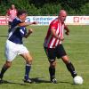 Geschmeidig auch im fortgeschrittenen Fußballer-Alter: Hans Spring (rechts) vom FC Weisingen und „Landkreisbomber“ Wilfried Mayer. 	 	