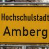 Vier junge Asylbewerber haben in Amberg in der Oberpfalz wahllos Passanten geschlagen. 