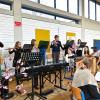 Auch das Querflötenensemble unter der Leitung von Martina Vögele wirkte beim Schülerkonzert des Dasinger Musikvereins in der Mehrzweckhalle mit.