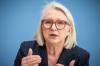 In Deutschland werden die Renten regelmäßig angepasst. Geht es nach Wirtschaftsweise Monika Schnitzer, sollen die Renten künftig allerdings nicht weiter steigen.