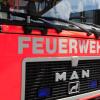 Bei einem Brand im Ruhesitz Wetterstein in Augsburg hat die Feuerwehr am Sonntagabend drei Menschen in Sicherheit gebracht. Verletzt wurde niemand.  