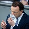 Jens Spahn (CDU), Bundesminister für Gesundheit, mahnt im Bundestag zu "Umsicht beim Öffnen". 