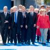In der ersten Reihe von links: Belgiens König Philippe, US-Präsident Donald Trump (mit Smartphone), Nato-Generalsekretär Jens Stoltenberg und Kanzlerin Angela Merkel in Brüssel.