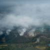 Rauch steigt aus den brennenden Wäldern in den Nordwest-Territorien Kanada.