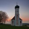 Die Salvatorkapelle bei Adelzhausen ist ein Ruhepol an der hektischen Autobahn. 