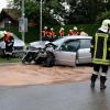 Zwei Verletzte und etwa 20 000 Euro Sachschaden sind die Bilanz eines Unfalls, der sich gestern gegen 16.20 Uhr auf der B 10 in Burgau ereignet hat.