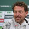 FCA-Trainer Markus Weinzierl auf der Pressekonferenz vor dem Heimspiel gegen den VfL Wolfsburg.  