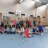 Tennis in der Schule: Hier freut sich eine 3. Klasse der Merchinger Grundschule über den sportlichen Besuch des BTV, der auch Gutscheine für ein Schnuppertraining verteilte.
