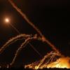 Raketen werden von Gaza-Stadt in Richtung Israel abgefeuert.