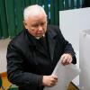 PiS-Chef Jaroslaw Kaczynski im Wahllokal in Warschau: Seine schmutzige Wahlkampagne blieb ohne Erfolg.