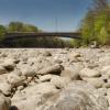 Schon jetzt gleicht der Lech, nicht zuletzt, weil viel Wasser in den Lechkanal zur Stromerzeugung abgepumpt wird, immer häufiger einem Rinnsaal statt einem Fluss. 