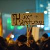 "Journ. = Lügen + Verschweigen": Botschaft eines Bärgida-Demonstranten im Januar 2015 in Berlin. 