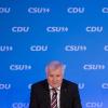 Kann es am Schluss nur einen von beiden geben? CDU-Chefin Angela Merkel und CSU-Chef Horst Seehofer liegen im Clinch. 	 	