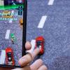 Mittels Smartphone, welches ein reales Spielzeugauto mit der Kamera erfasst, wird beim Spiel «Zombie Crasher AR» von Augmented Robotics eine virtuelle Straßenszene dargestellt.