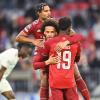 Auch in der Champions League gab es wieder einen standesgemäßen Sieg für den FC Bayern, an dem die Torschützen Serge Gnabry (oben) und Leroy Sané, die hier mit Alfonso Davies jubeln, gehörigen Anteil hatten. 	