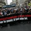 Bereits seit Jahren fordern Armenier, dass die Völkermord-Leugnung gesetzlich unter Strafe gestellt wird. «Die Verneinung ist ein Verbrechen, um es zu bestrafen, braucht es ein Gesetz», heißt es auf einem Demo-Transparent aus dem Jahr 2007.