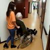 Die Corona-Lage verlangt dem Pflegepersonal sehr viel ab und auch den Senioren, die nur eingeschränkt oder im Fall von Quarantäne gar nicht besucht werden können.