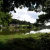 Idyllischer Ort im Landkreis Augsburg: Der Bobinger Stadtteil Burgwalden mit Weiher, Wäldern und einem kleinen Museum. 