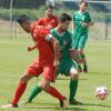Der TSV Pfuhl (im grünen Dress Jorge Almeida) legte mit der 1:3-Niederlage gegen Türkspor Neu-Ulm einen Fehlstart ins Turnier hin.  	