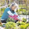 Claudia Lorenzer aus Igling gibt Gartentipps. Die stellvertretende Vorsitzende der Gartenfreunde Igling-Holzhausen verbringt so viel Zeit wie möglich in ihrem Garten. 