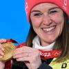 Denise Herrmann-Wick aus Deutschland jubelt mit ihrer Goldmedaille.