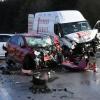Ein schwerer Unfall mit drei beteiligten Fahrzeugen ereignete sich am Freitagnachmittag zwischen Ehgatten und Welden. EIne Frau kam dabei ums Leben. 