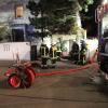 Feuerwehr holt drei Personen aus brennendem Haus