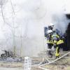 Ein heftiges Feuer ist gestern in der ehemaligen Handschuhfabrik in Ichenhausen ausgebrochen. Die Feuerwehr setzte eine Wärmebildkamera ein, um Glutnester aufzuspüren.  