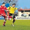 Kämpfen, grätschen, dribbeln, schießen – der Fußballalltag ist beim TSV Aindling (links Sergej Scheifel) eingezogen. 