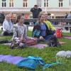Yoga mitten in der Stadt am Königsplatz. Ab Montag heißt es noch einmal eine Woche lang „Yoga im Park“. 