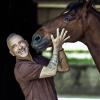 Ein Pferdeliebhaber ist er auch noch: Eros Ramazzotti, inzwischen 58 Jahre alt.  