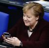 Das Smartphone als Instrument des Regierens: Schnelle Absprachen im Hintergrund erledigt Angela Merkel noch immer per Kurznachricht.