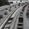 Auf der A7 ging es am Samstag streckenweise sehr langsam voran – aber immerhin floß der Verkehr. Auf der A8 stand er dafür zeitweilig. 