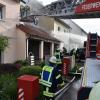 Die Flammen drohten bei dem Brand in Riedlingen auf zwei Wohnhäuser überzugreifen.