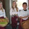 Mit leckeren Snacks und Getränken bewirteten Feliks-Schüler die Wartenden beim Elternsprechabend in der Merchinger Mittelschule. 

