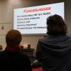 Die Klimaaktivisten der Gruppe "End Fossil" protestieren seit Montag im Hörsaal 1 der Uni Augsburg. Auch während der Vorlesungen sind ihre Forderungen sichtbar. 