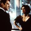 "James Bond 007 - Der Morgen stirbt nie", 1997. James Bond (Pierce Brosnan) wird von seiner Ex-Geliebten Paris (Teri Hatcher) gewarnt, die jetzt mit seinem Gegenspieler Carver liiert ist.